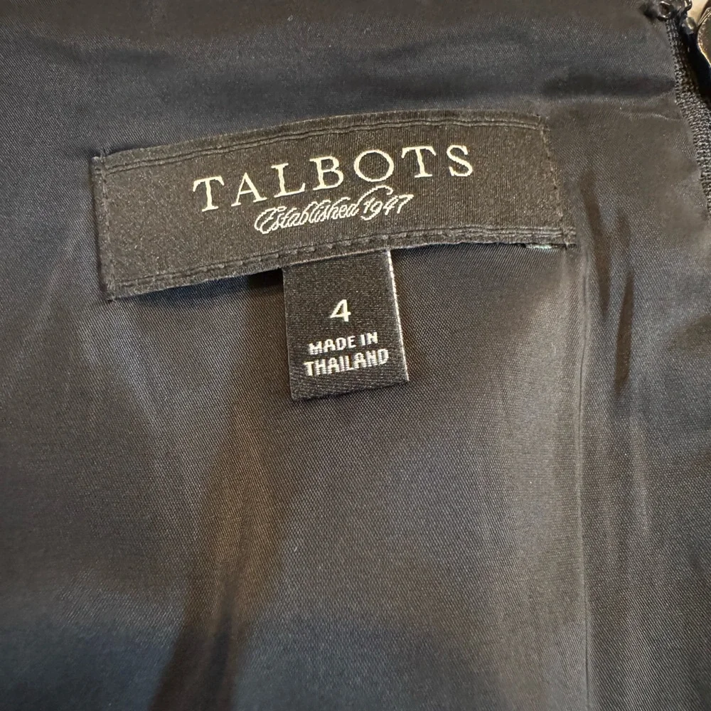 Elegant Black and Gray Tweed Skirt‎